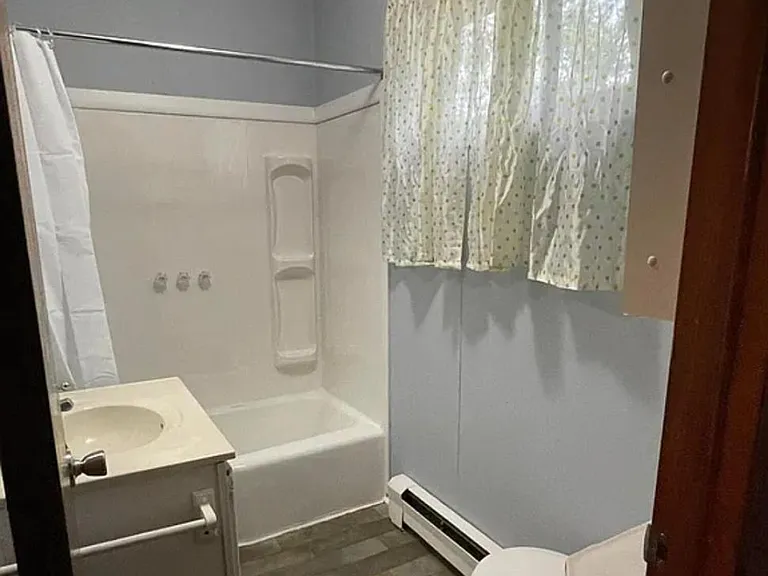 1810 Ryan Ave — Photo 5