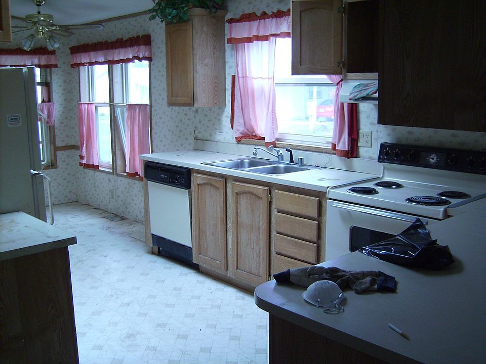 2nd image of 541 NE Fleetwood Ave