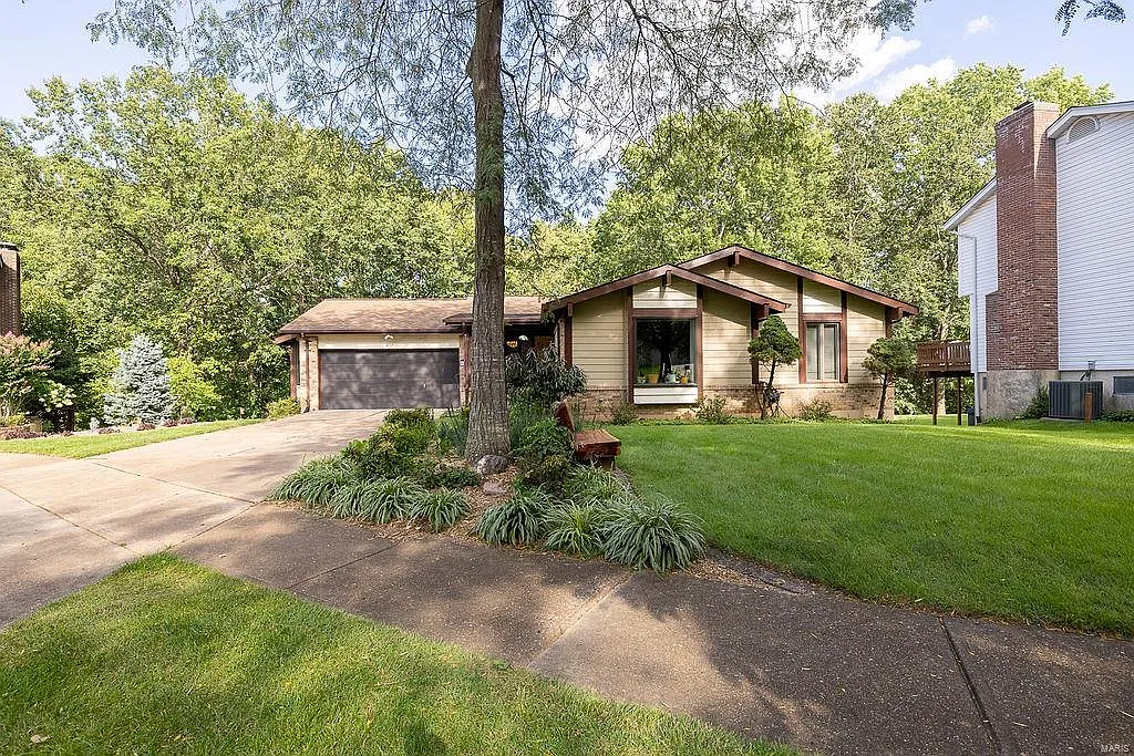 5841 Karamar Dr photo 1