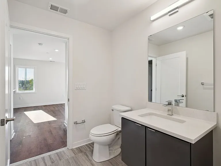 Graduate Pointe — Photo 159