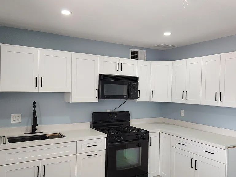 5002 S 36th Dr — Photo 3