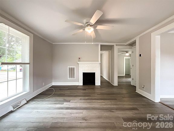 5th image of 307 Leonard Ave