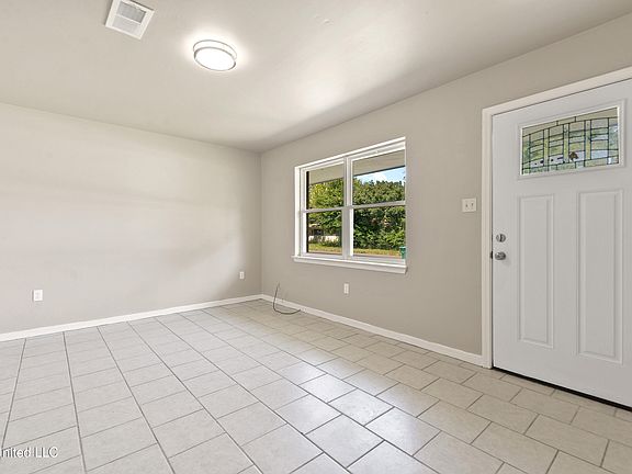 3rd image of 110 Olivet Dr