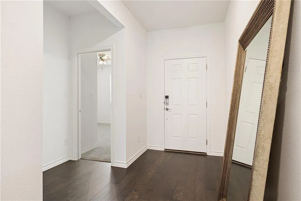 4 bed, 2.5 bath, 2260 sqft, $2,195 — Photo 3