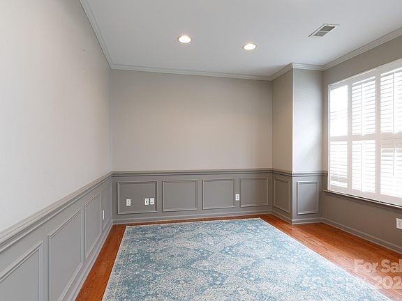 4th image of 805 Lacebark Dr