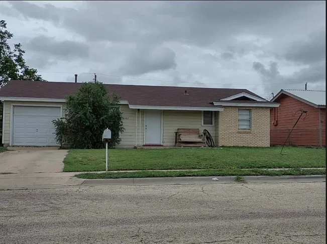 3907 Hamilton — Photo 1