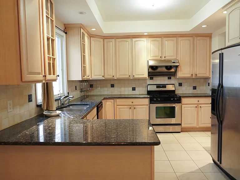 111 Fulton Ave — Photo 5