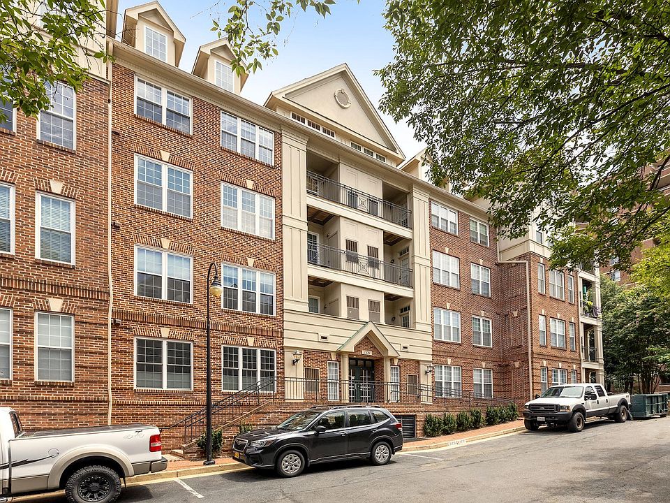1st image of 2310 14th St N APT 305