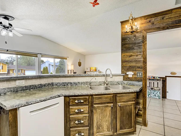 7425 Painted Rock Dr — Photo 20