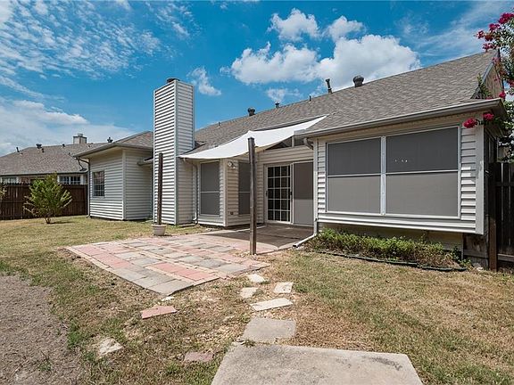 4th image of 8102 Rainbow Dr