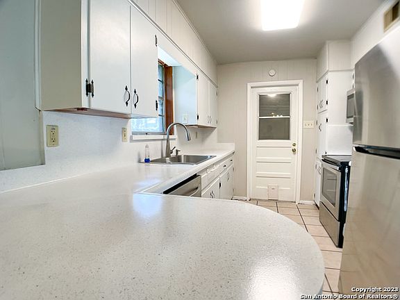 5th image of 133 OAKLANE DR