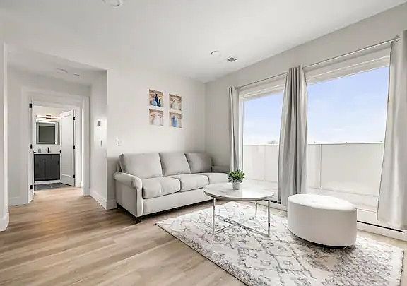 4th image of 708 Randolph St #414
