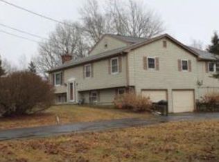 20 Ferreira Dr, Tiverton, RI 02878