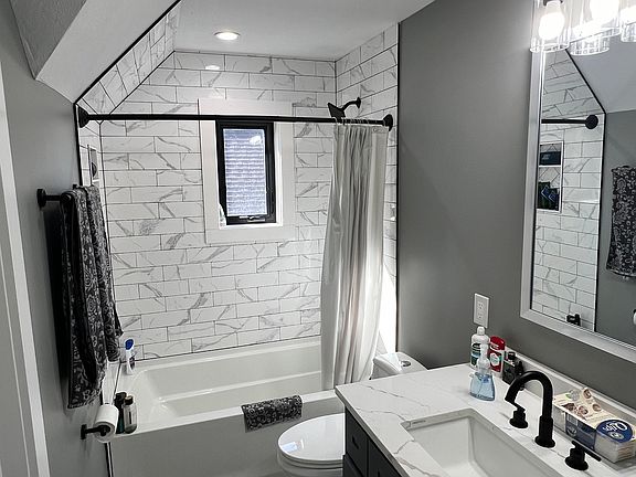 5th image of 2142 N Park Ave
