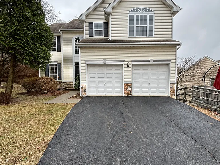 312 Winding Hill Dr — Photo 1