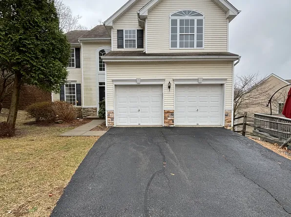 312 Winding Hill Dr, Hackettstown, NJ 07840