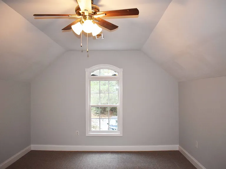 101 Wayne Dr — Photo 5