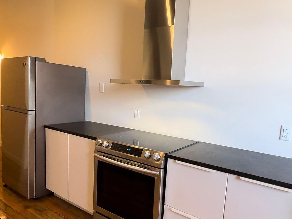 2nd image of 800 Austin Ave #402