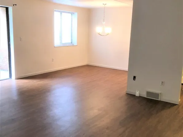 212 Hugel Dr #E, Pittsburgh, PA 15209