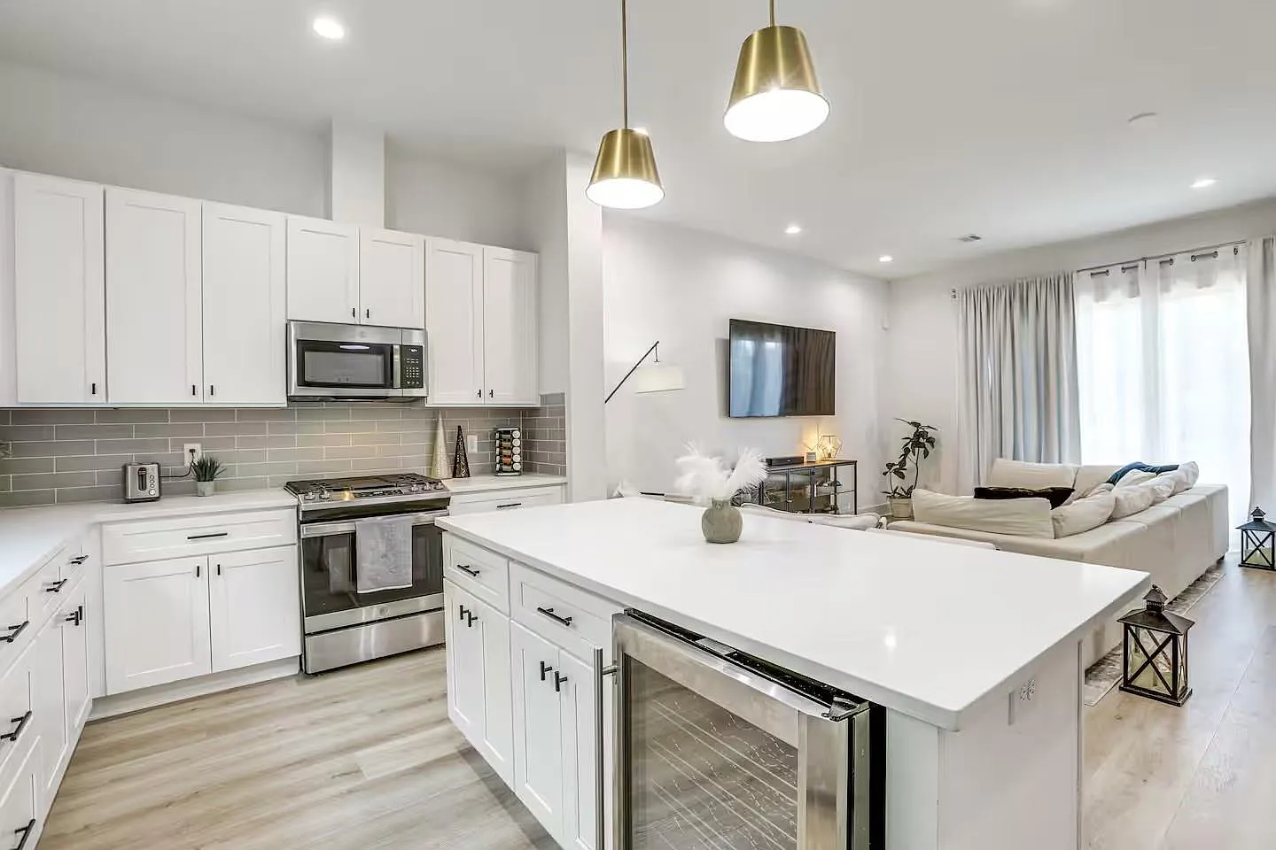 3 bed, 3.5 bath, 2098 sqft, $2,600 — Photo 4