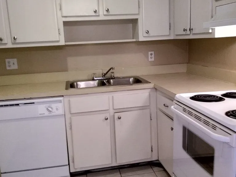 1830 Maravilla Ave #309 — Photo 4