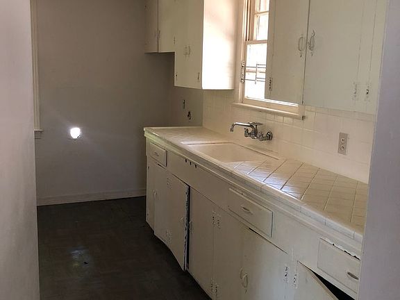 5th image of 241 E Egan St