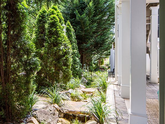 Landscaped Patio Level