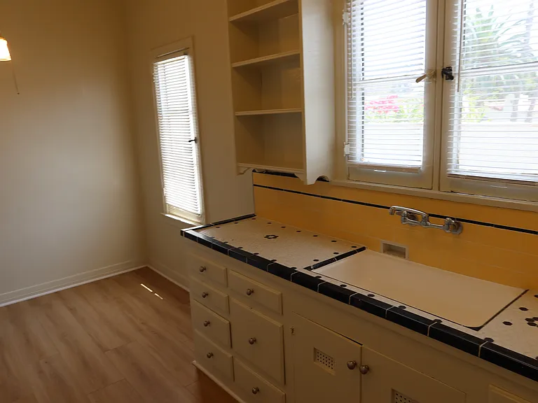 803 N Detroit St #7 — Photo 5