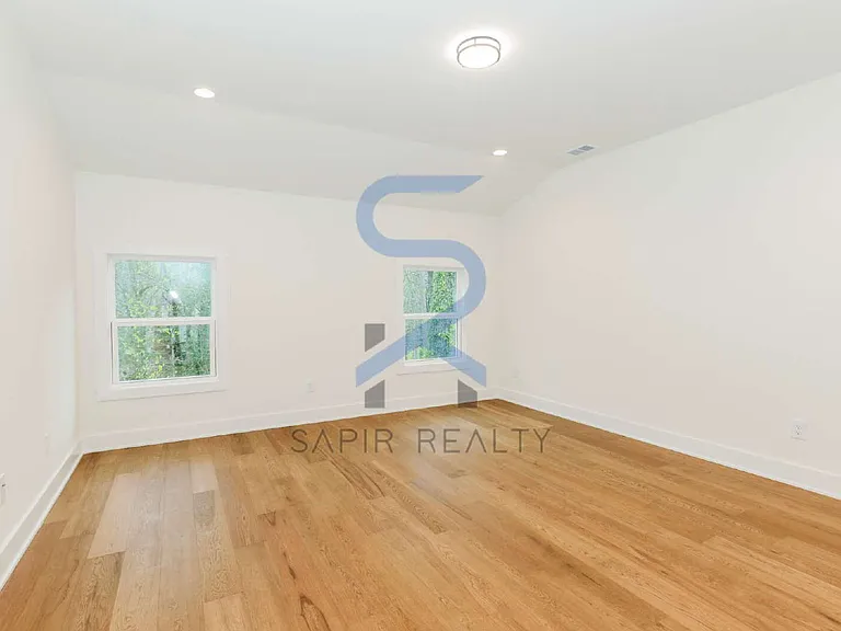 3374 Lee Dr — Photo 5