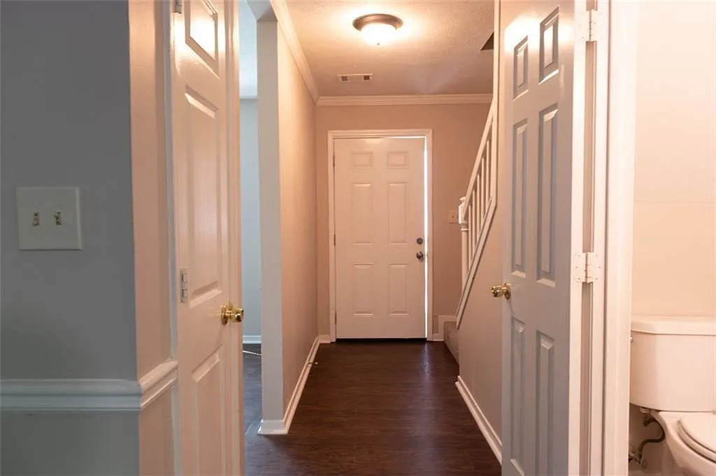 2 bed, 2.5 bath, 1160 sqft, $1,325 — Photo 2