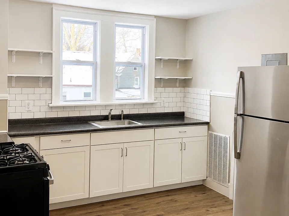 346 Parkdale Ave #4