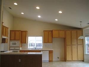 4th image of 691 Plum Ct