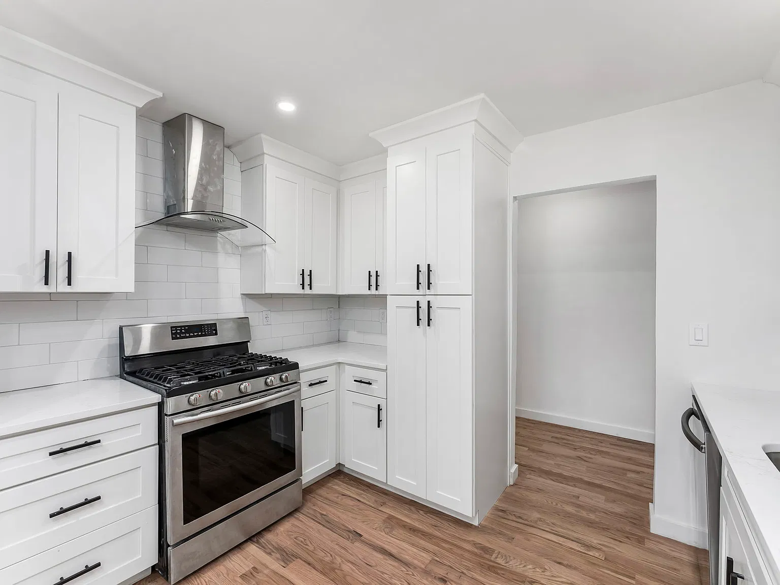 3 bed, 1266 sqft, $2,350 — Photo 3
