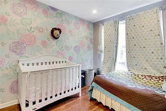 279 Roslyn Ct — Photo 8