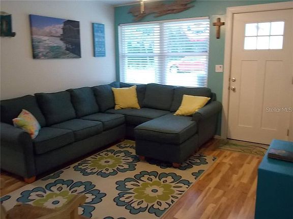 3rd image of 822 S Myrtle Ave