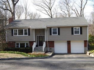 34 Lakeside Rd, Bedford Corners, NY 10549