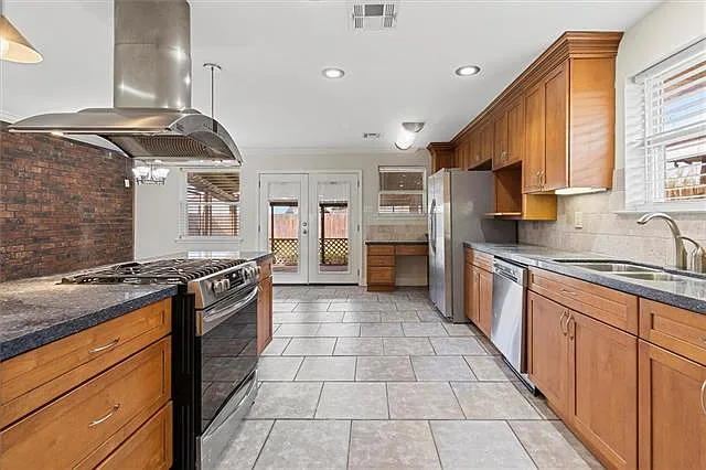 2716 N Sibley St — Photo 9