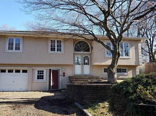 62 McKay Rd, Huntington Station, NY 11746