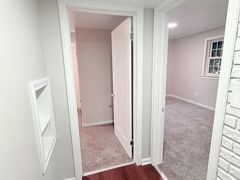 936 Owen St — Photo 5