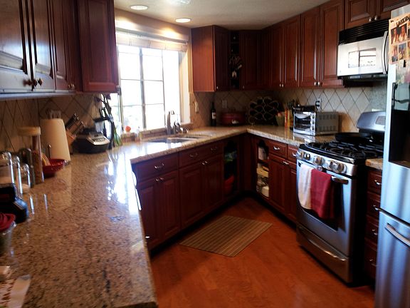 Upgraded kitchen with granite, stainless steel appliances an