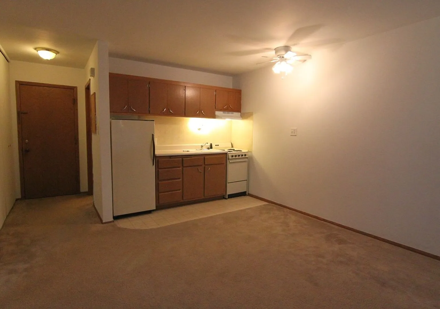Executive House — Photo 2