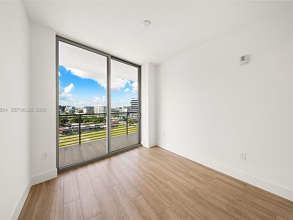 4th image of 90 NE 32nd St #1027