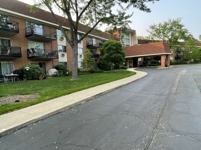 1188 Royal Glen Dr #210A, Glen Ellyn, IL, 60137