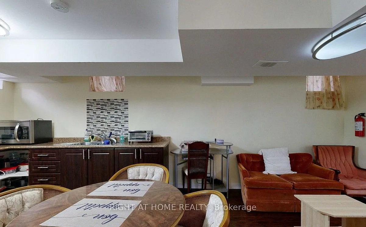 2 bed, $1,800 — Photo 4