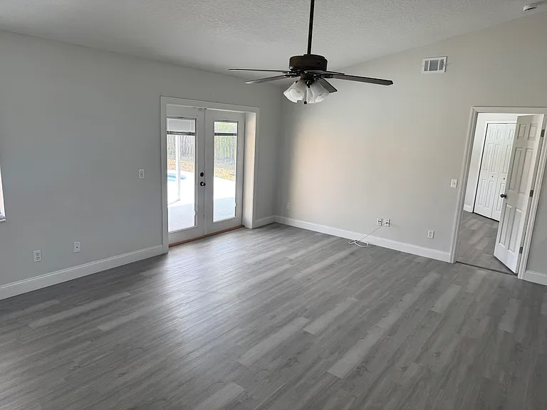 902 Fort St NW — Photo 10