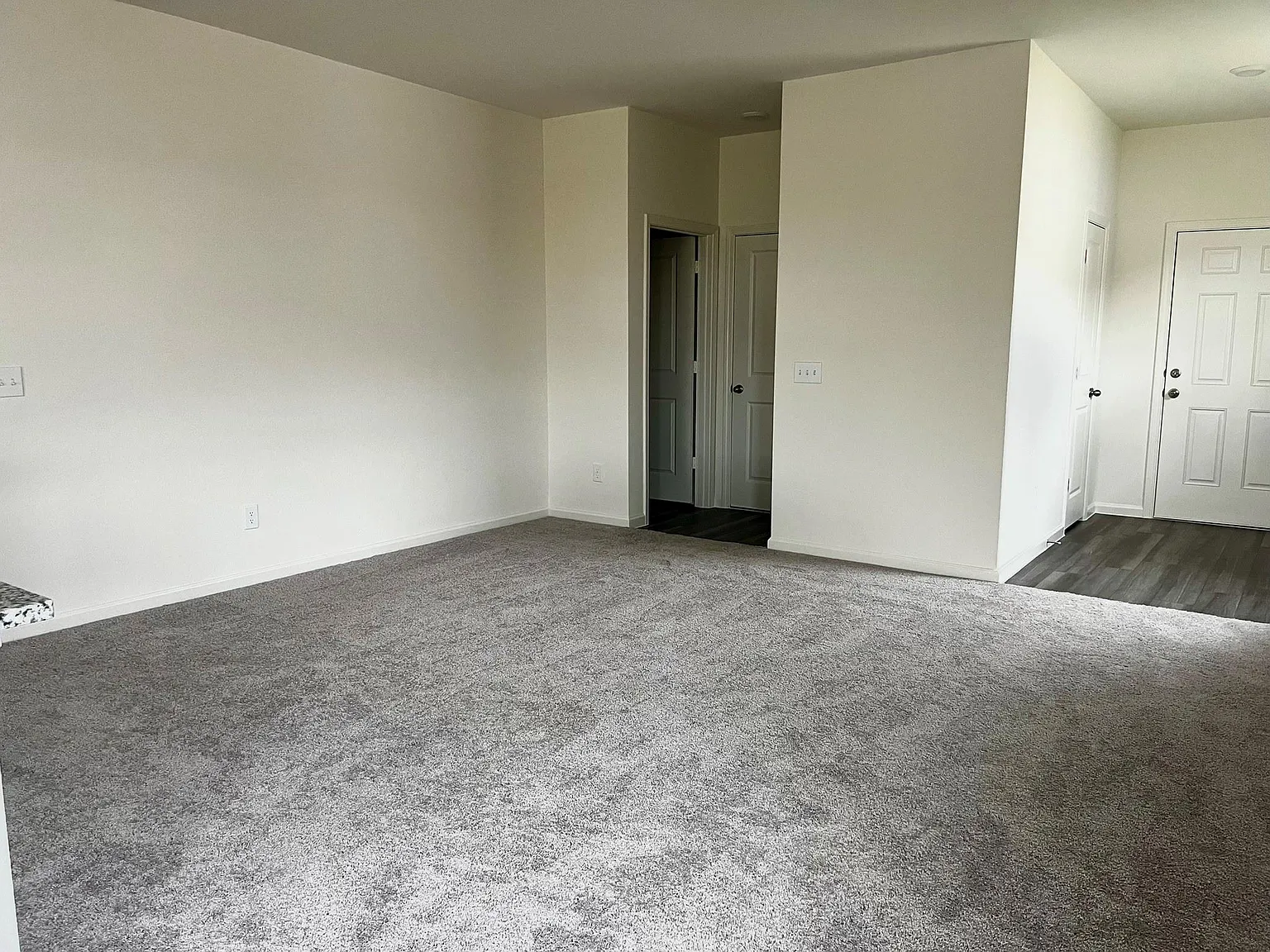 3 bed, 2.0 bath, 1412 sqft, $1,900 — Photo 3