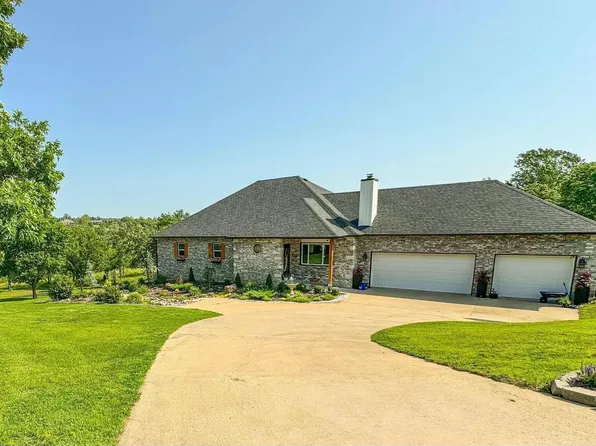5675 Robinwood Circle, Loma Linda, MO 64804