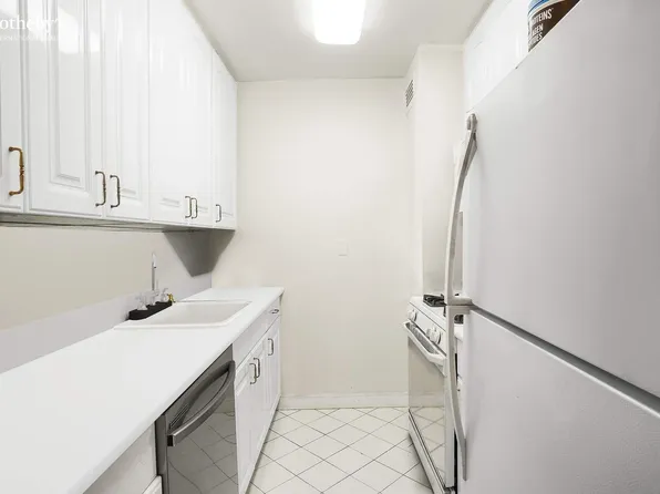 220 East 60th Street image 5 of 8