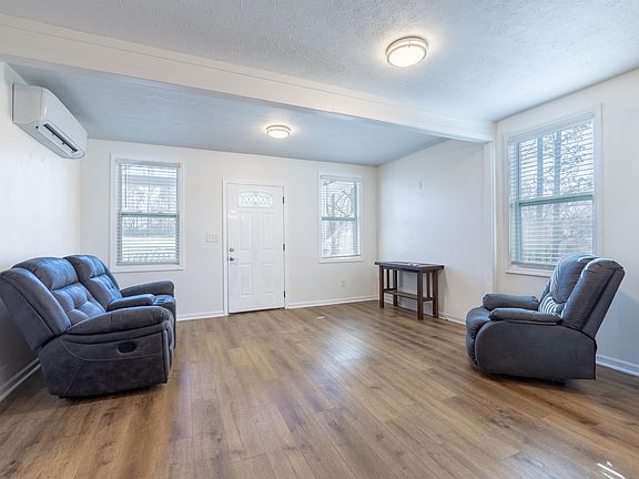 4th image of 120 3rd Ave N