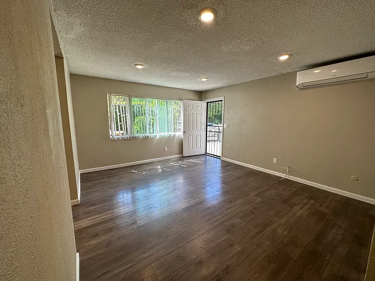 Split unit heat and air system